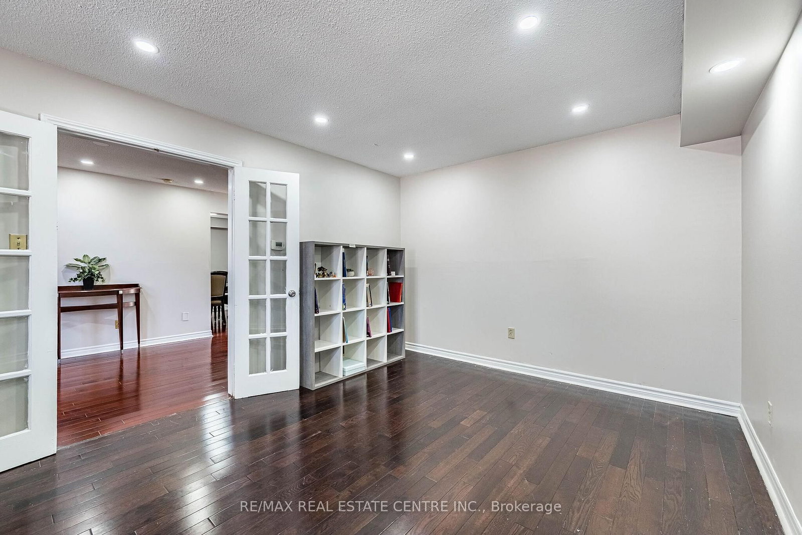 Detached House for sale at 4 Howell Street, Brampton, Ontario, L6Y 3J6 - Brampton South - MLS: W12986218