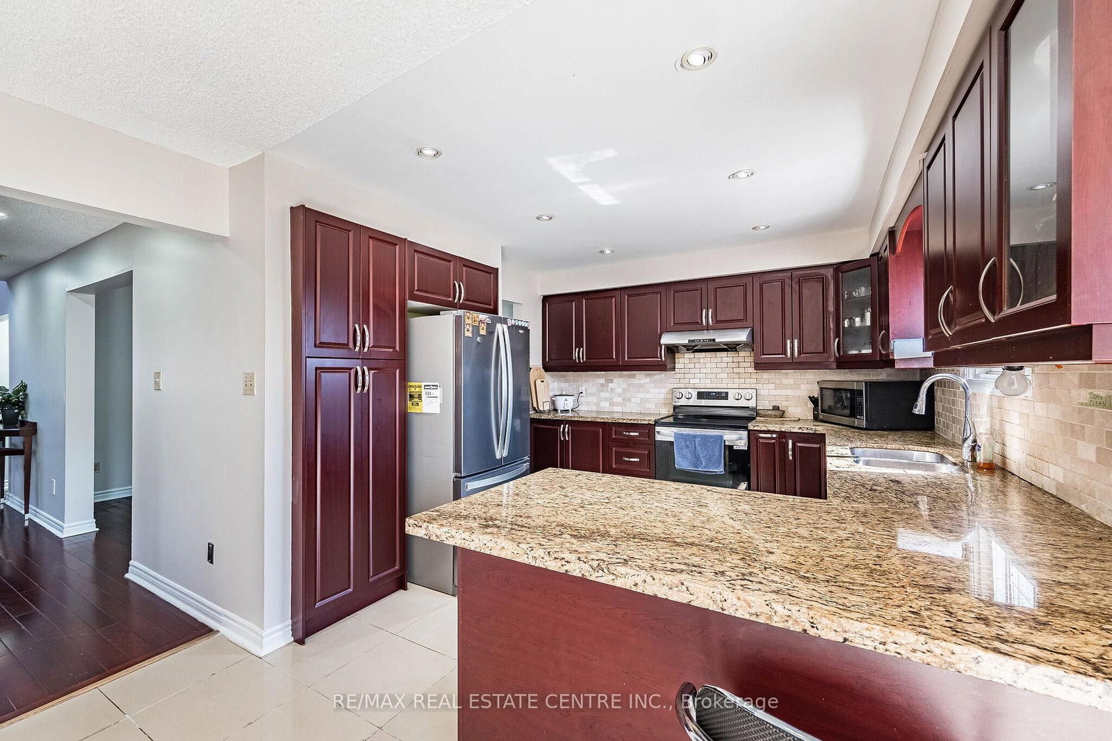 Detached House for sale at 4 Howell Street, Brampton, Ontario, L6Y 3J6 - Brampton South - MLS: W12986218