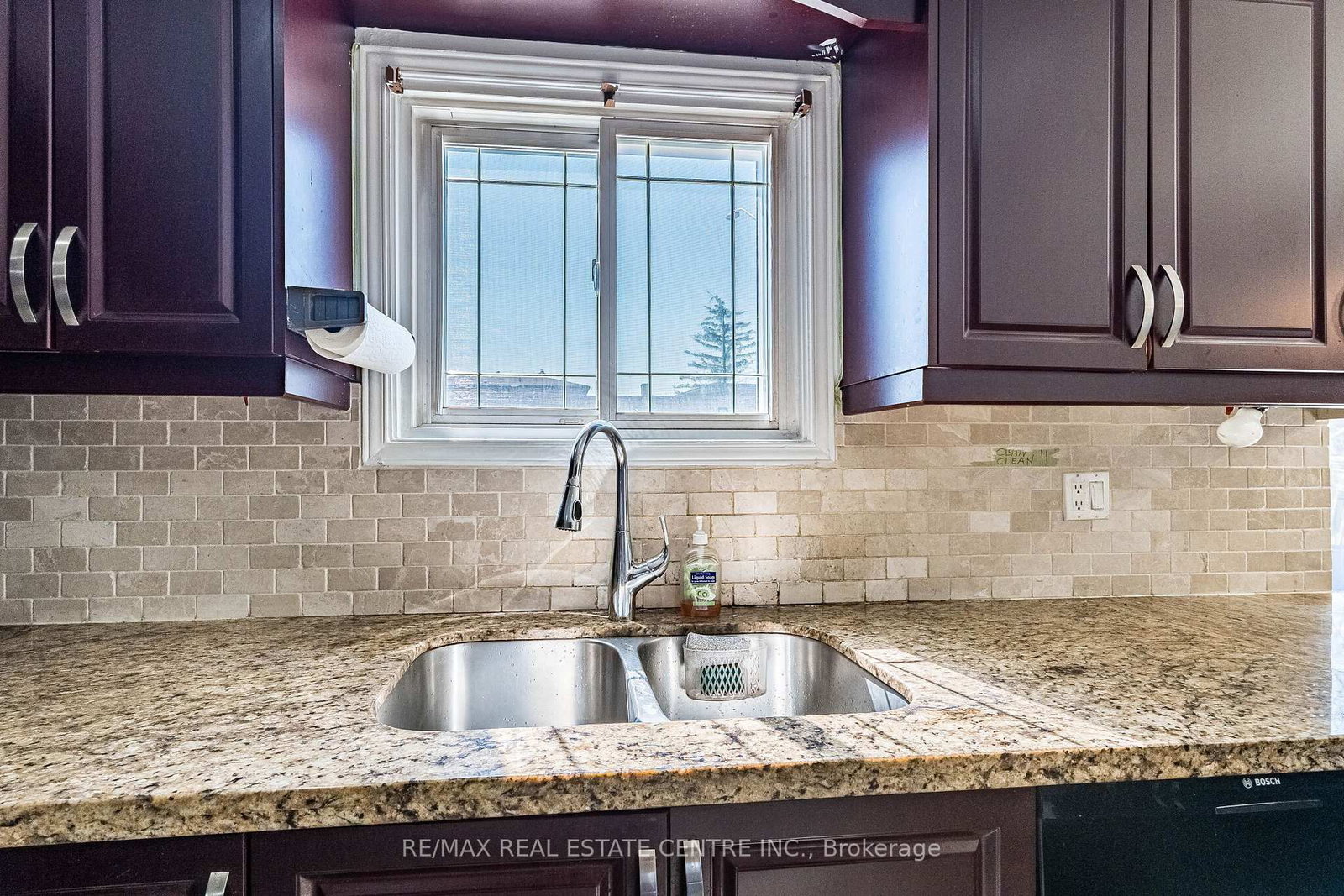 Detached House for sale at 4 Howell Street, Brampton, Ontario, L6Y 3J6 - Brampton South - MLS: W12986218