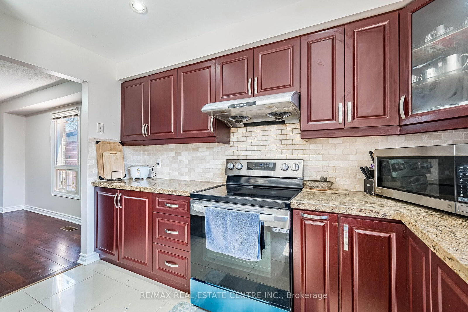 Detached House for sale at 4 Howell Street, Brampton, Ontario, L6Y 3J6 - Brampton South - MLS: W12986218