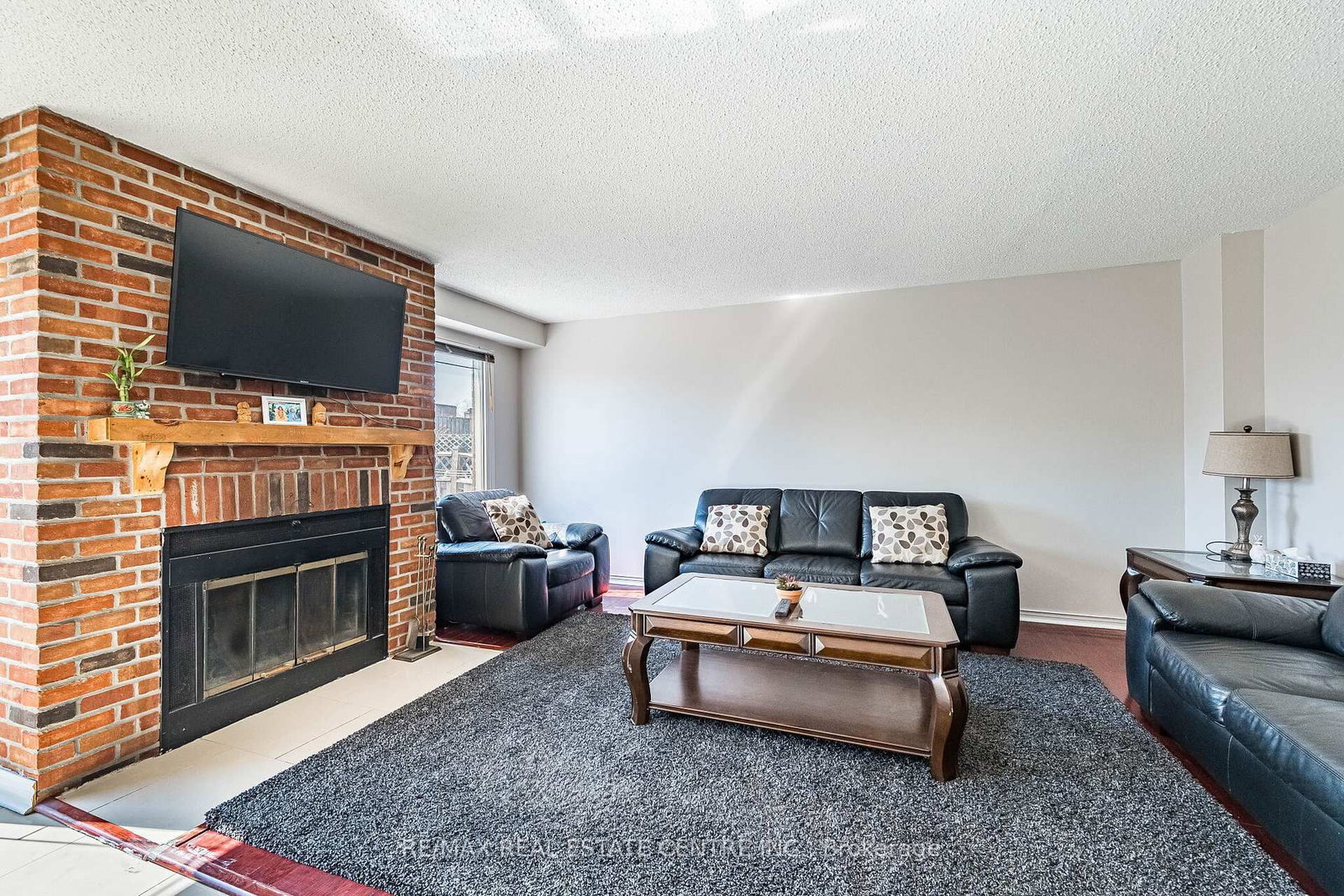 Detached House for sale at 4 Howell Street, Brampton, Ontario, L6Y 3J6 - Brampton South - MLS: W12986218