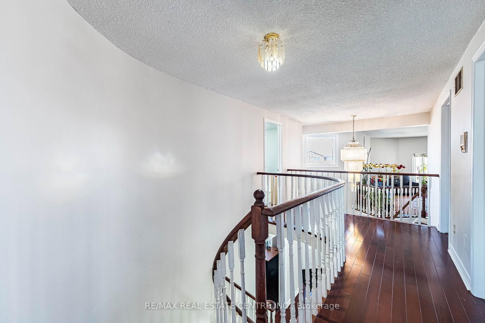 Detached House for sale at 4 Howell Street, Brampton, Ontario, L6Y 3J6 - Brampton South - MLS: W12986218