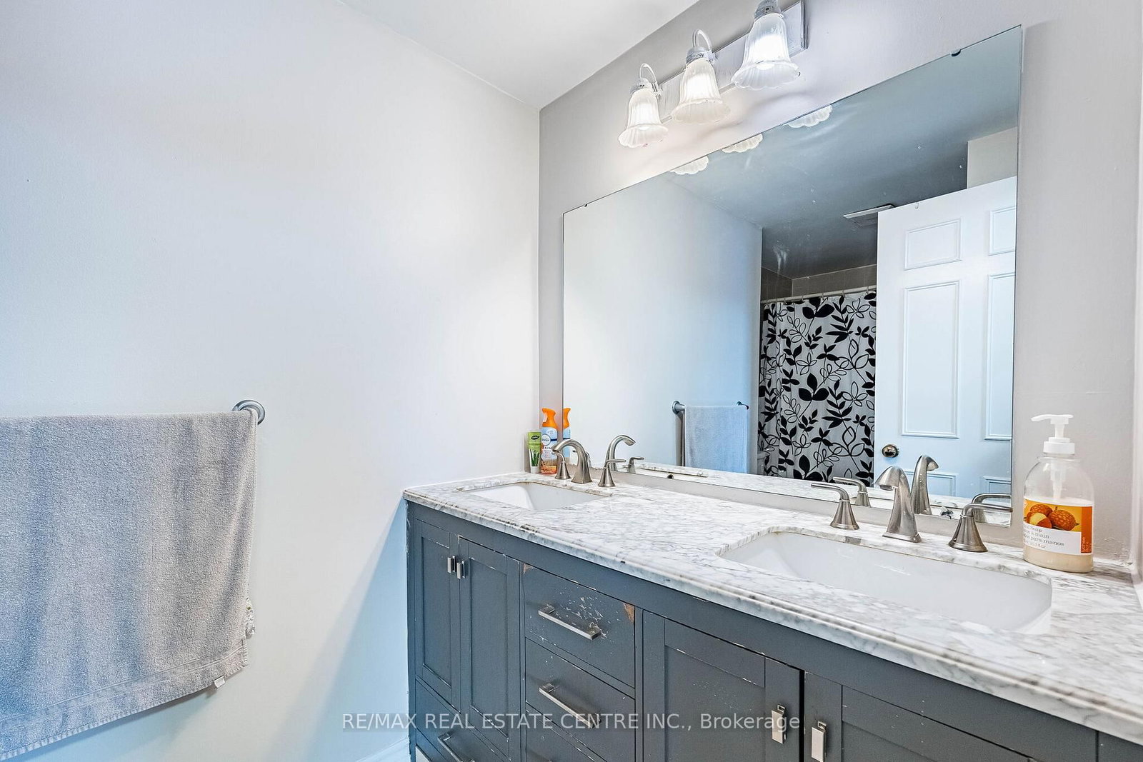 Detached House for sale at 4 Howell Street, Brampton, Ontario, L6Y 3J6 - Brampton South - MLS: W12986218