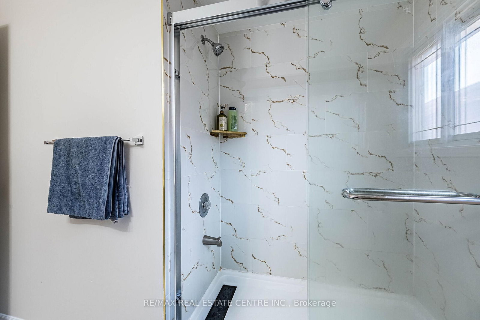 Detached House for sale at 4 Howell Street, Brampton, Ontario, L6Y 3J6 - Brampton South - MLS: W12986218