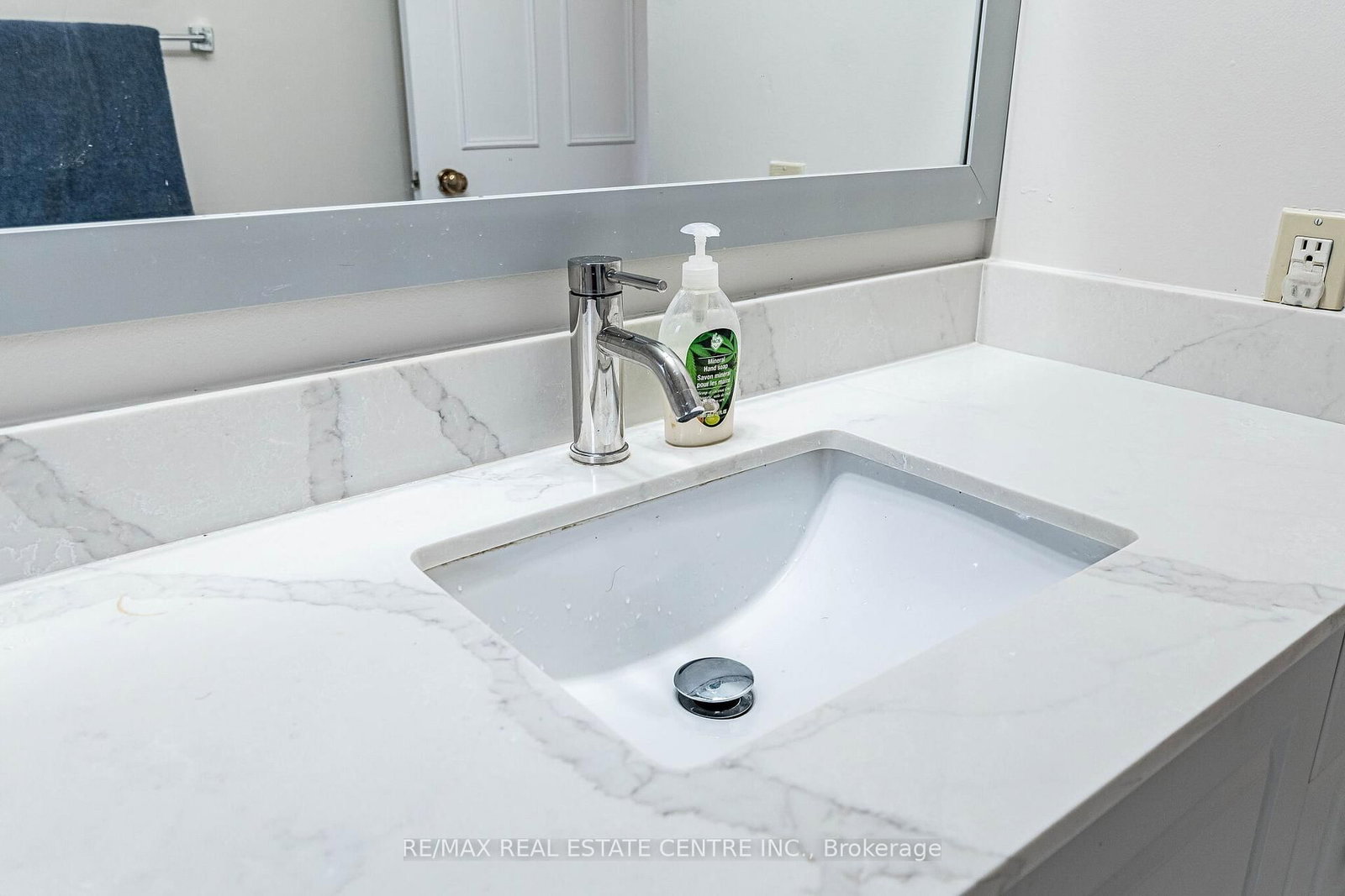 Detached House for sale at 4 Howell Street, Brampton, Ontario, L6Y 3J6 - Brampton South - MLS: W12986218