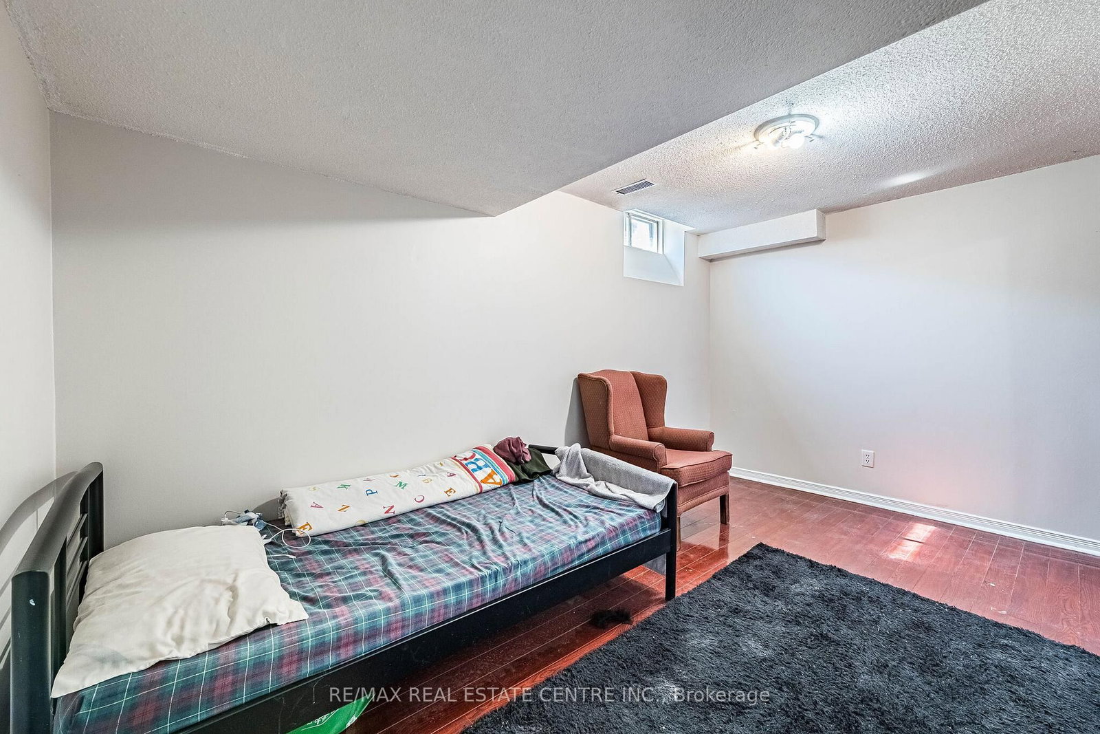 Detached House for sale at 4 Howell Street, Brampton, Ontario, L6Y 3J6 - Brampton South - MLS: W12986218