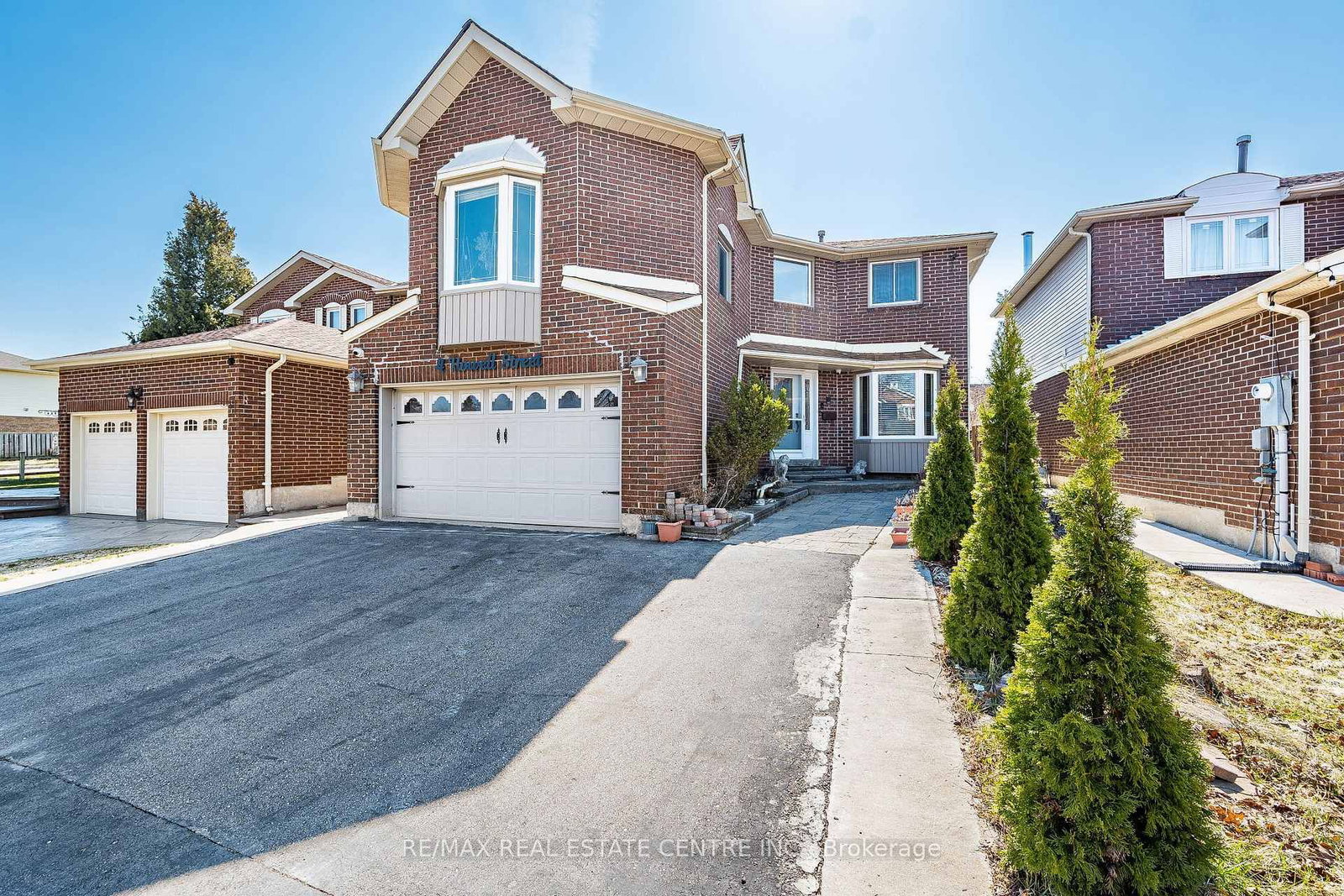 Detached House for sale at 4 Howell Street, Brampton, Ontario, L6Y 3J6 - Brampton South - MLS: W12986218