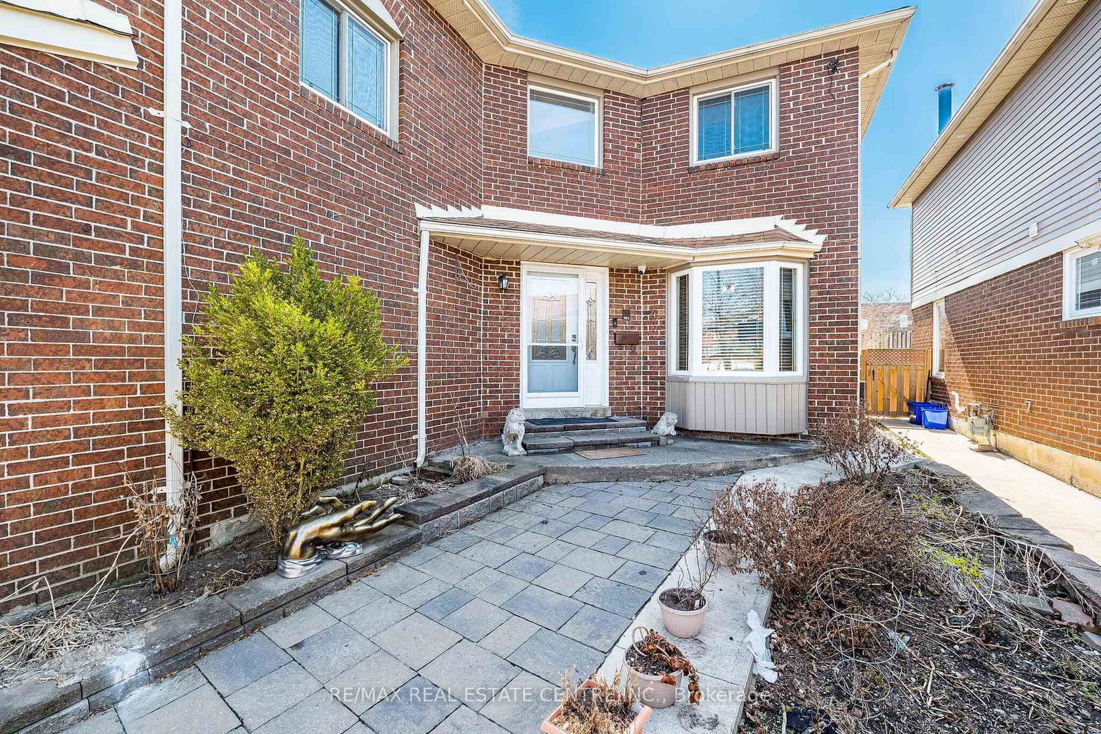 Detached House for sale at 4 Howell Street, Brampton, Ontario, L6Y 3J6 - Brampton South - MLS: W12986218