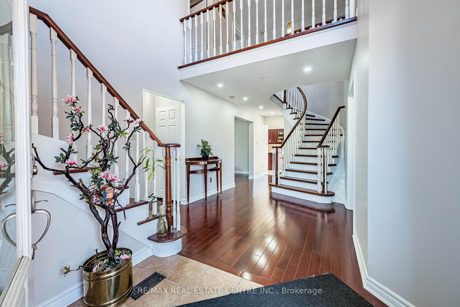 Detached House for sale at 4 Howell Street, Brampton, Ontario, L6Y 3J6 - Brampton South - MLS: W12986218