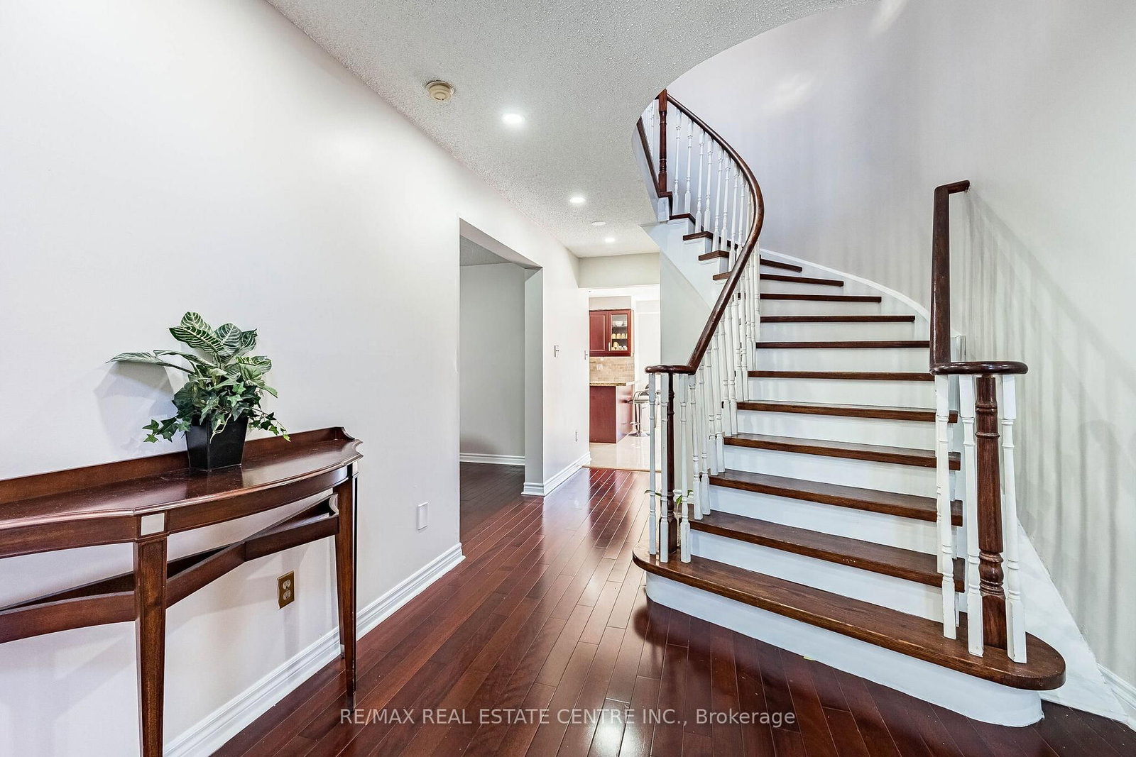 Detached House for sale at 4 Howell Street, Brampton, Ontario, L6Y 3J6 - Brampton South - MLS: W12986218