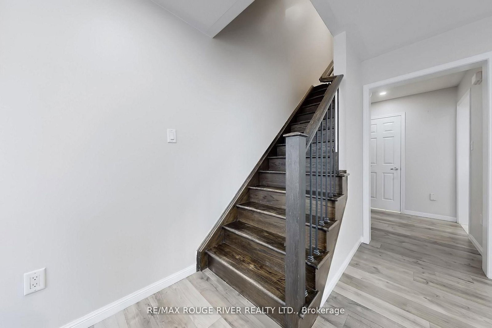 Townhouse for sale at 90 Suitor Court, Milton, Ontario, L9T 8R9 - Willmott - MLS: W12986584