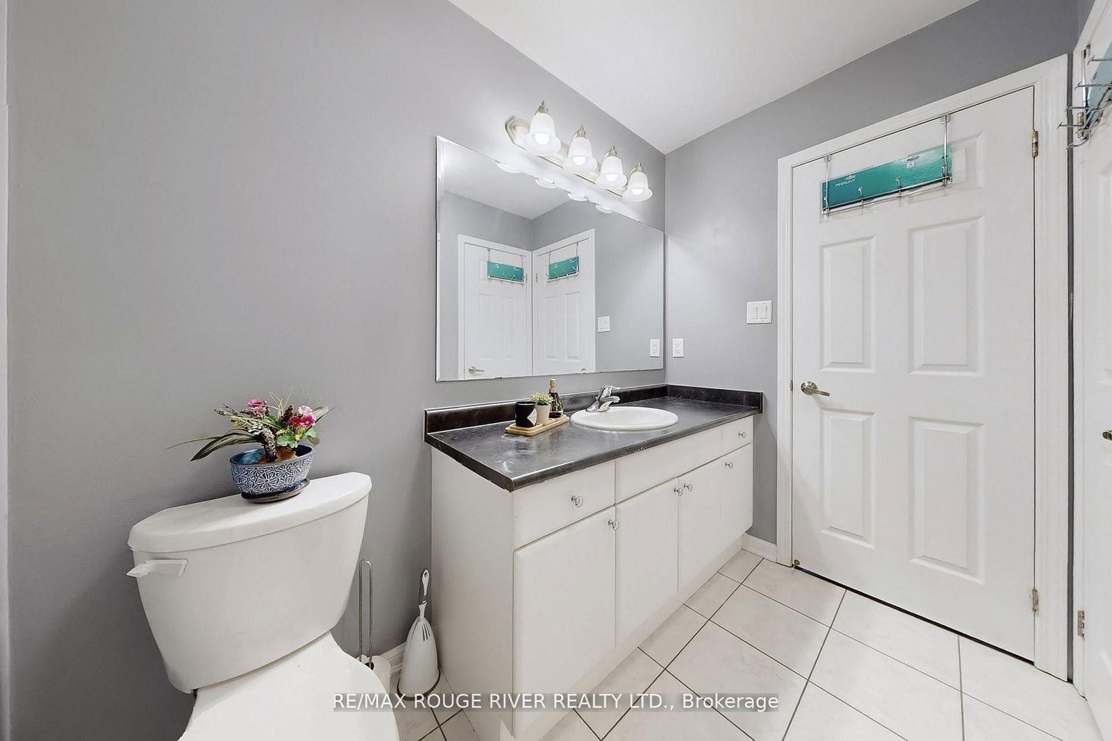 Townhouse for sale at 90 Suitor Court, Milton, Ontario, L9T 8R9 - Willmott - MLS: W12986584