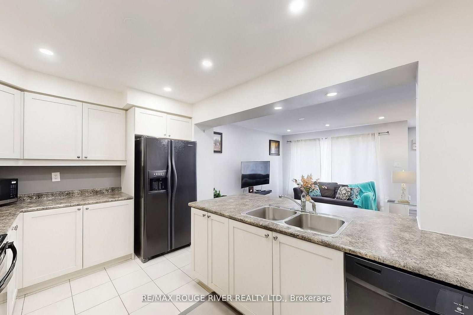 Townhouse for sale at 90 Suitor Court, Milton, Ontario, L9T 8R9 - Willmott - MLS: W12986584