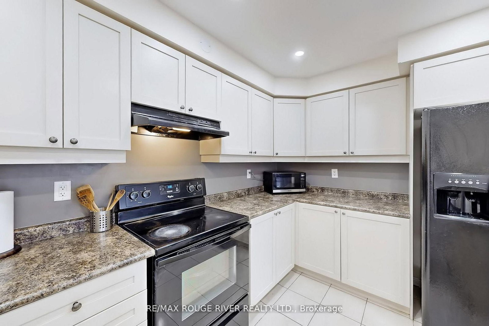 Townhouse for sale at 90 Suitor Court, Milton, Ontario, L9T 8R9 - Willmott - MLS: W12986584