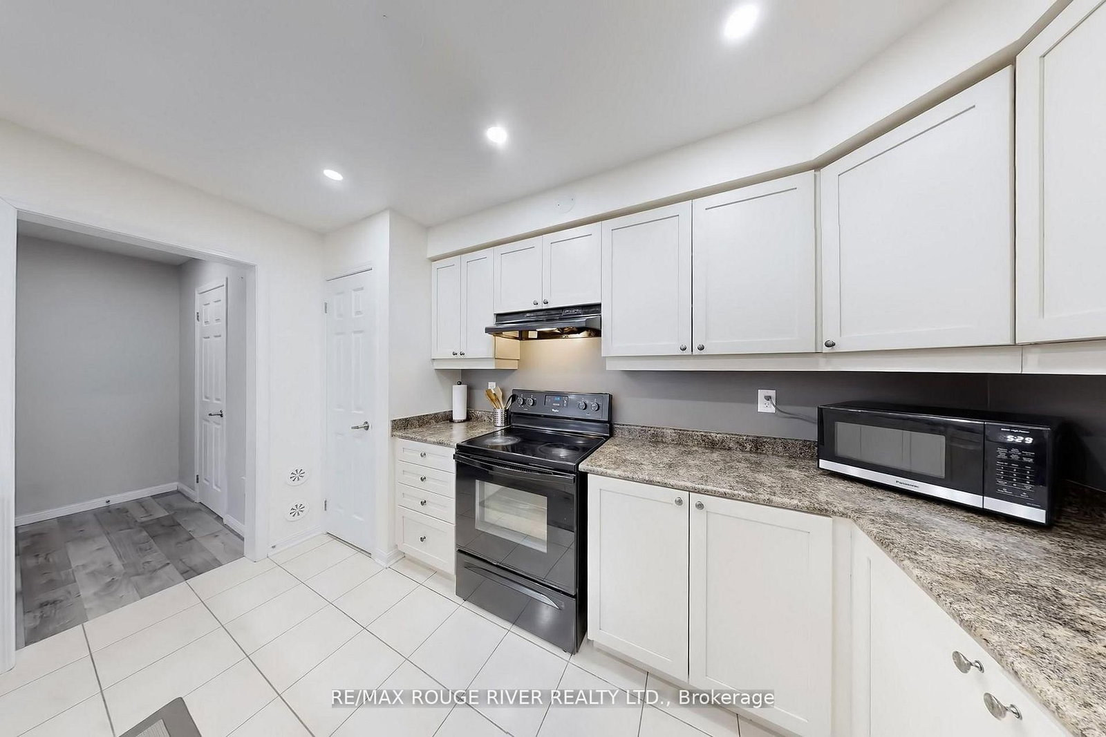 Townhouse for sale at 90 Suitor Court, Milton, Ontario, L9T 8R9 - Willmott - MLS: W12986584