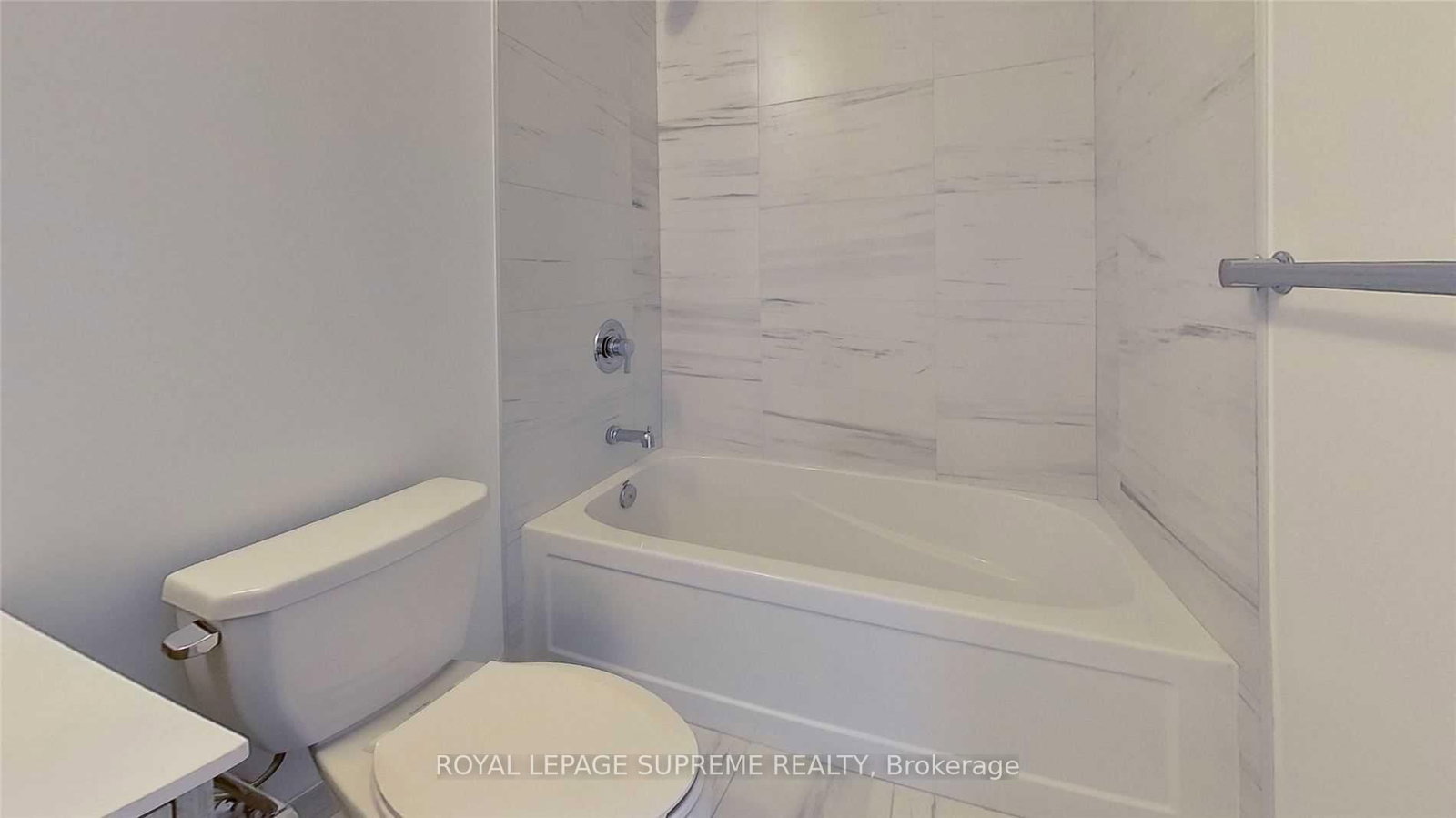 60 George Butchart Drive, Unit 417 - Photo 14