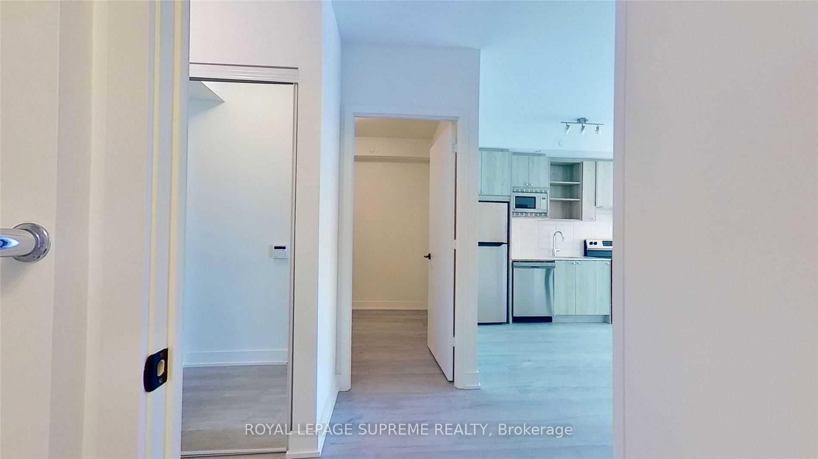 60 George Butchart Drive, Unit 417 - Photo 15