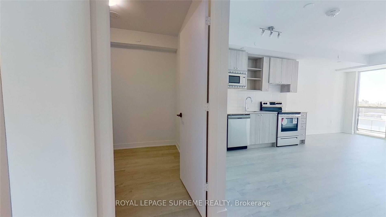 60 George Butchart Drive, Unit 417 - Photo 16