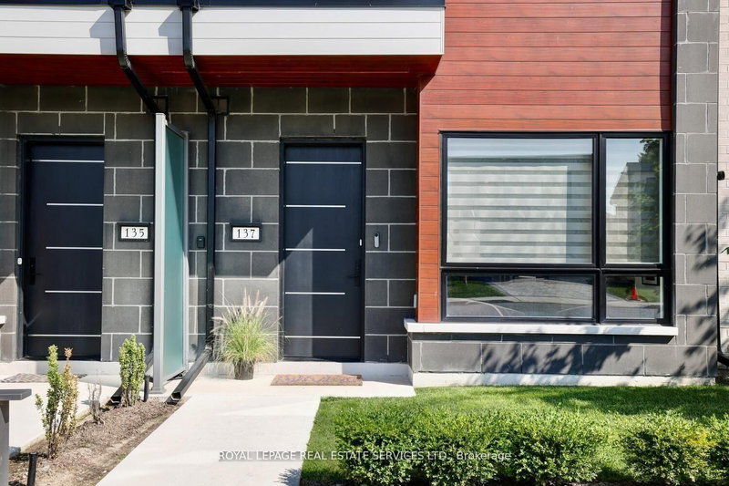 137 High St W, Mississauga, L5H 1K4 | Image 2