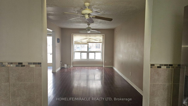 24-24 Guildford Cres, Brampton, L6S 3K2 | Image 3