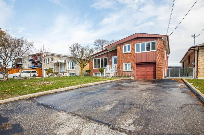 35 Euphrasia Dr, Toronto, M6B 3V8 | Image 2