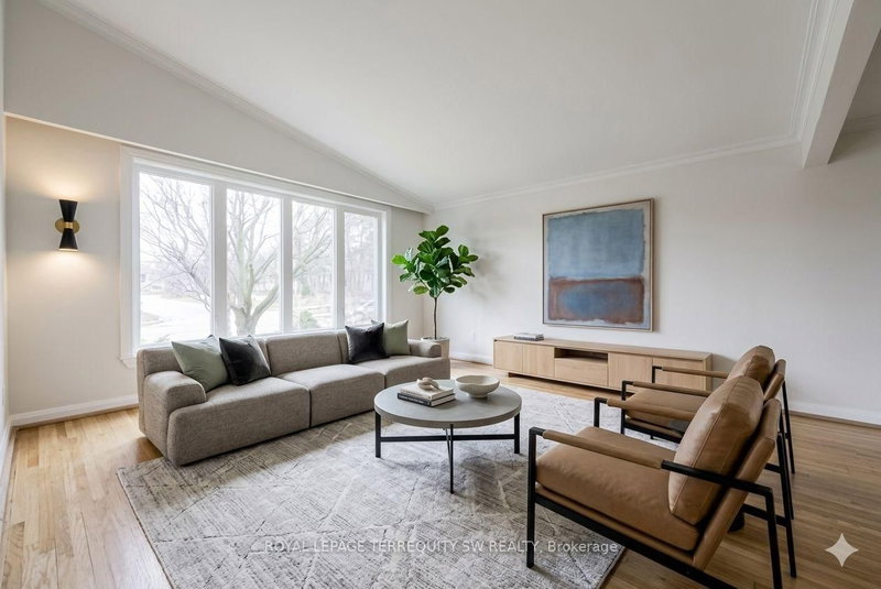 35 Euphrasia Dr, Toronto, M6B 3V8 | Image 3