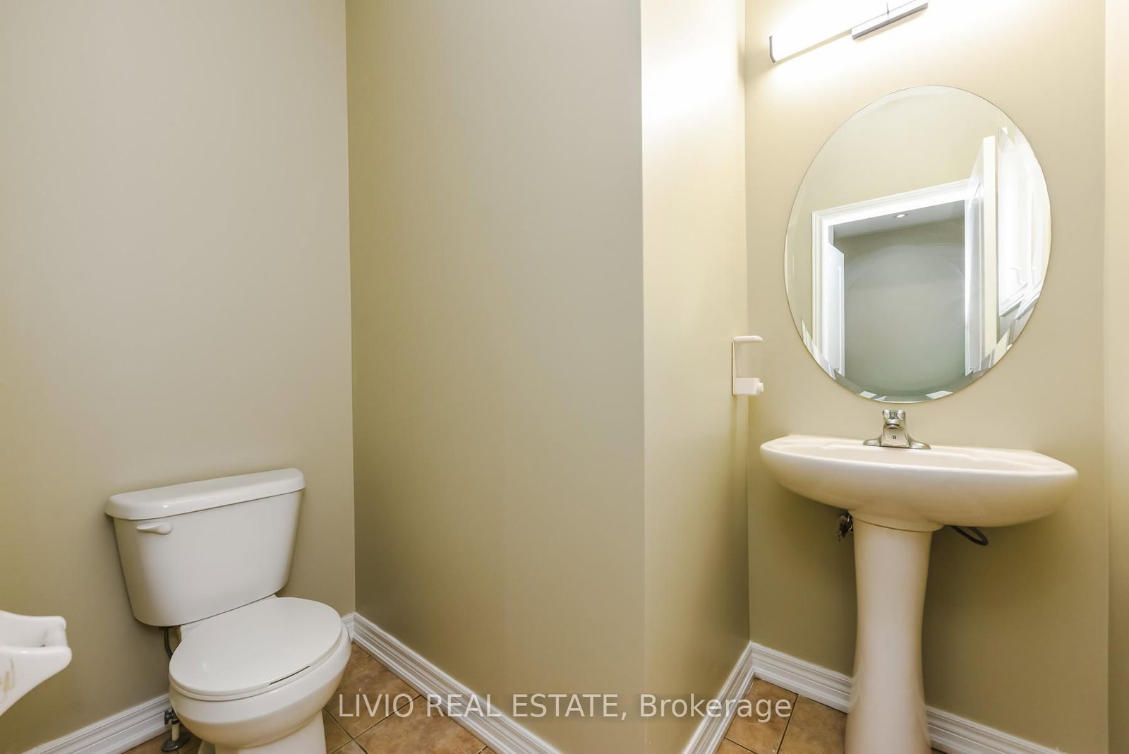 Semi-Detached House for sale at 48 Bonnie Braes Drive, Brampton, Ontario, L6Y 0Y5 - Credit Valley - MLS: W12987036