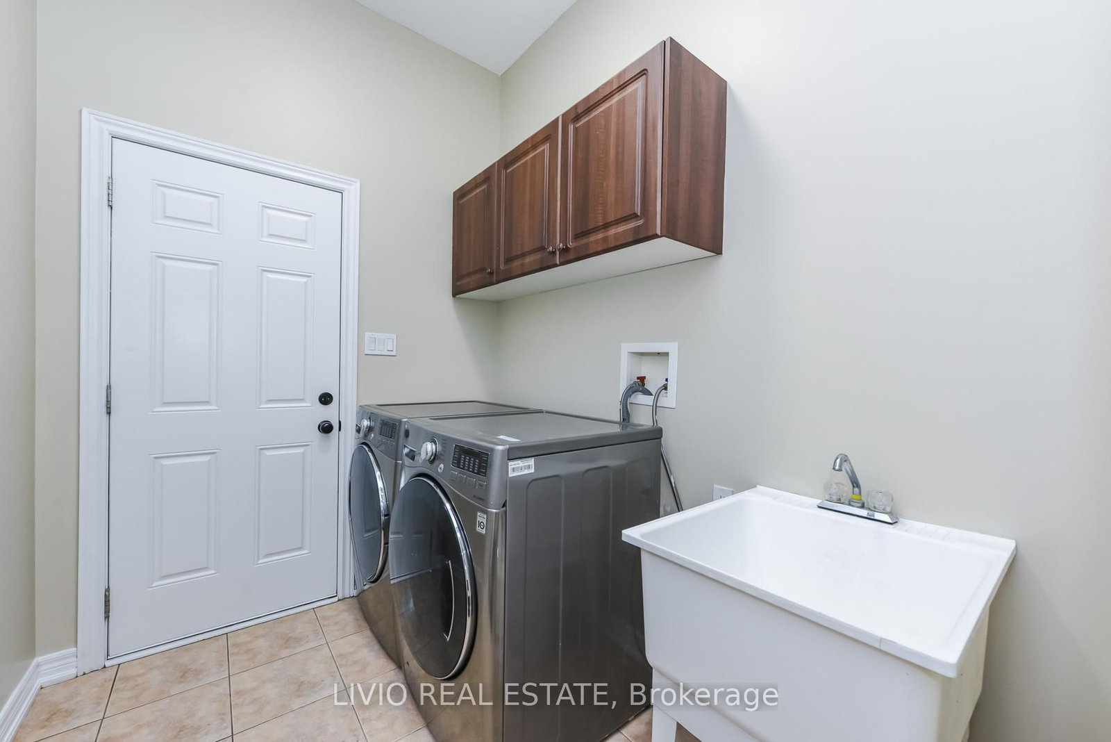 Semi-Detached House for sale at 48 Bonnie Braes Drive, Brampton, Ontario, L6Y 0Y5 - Credit Valley - MLS: W12987036