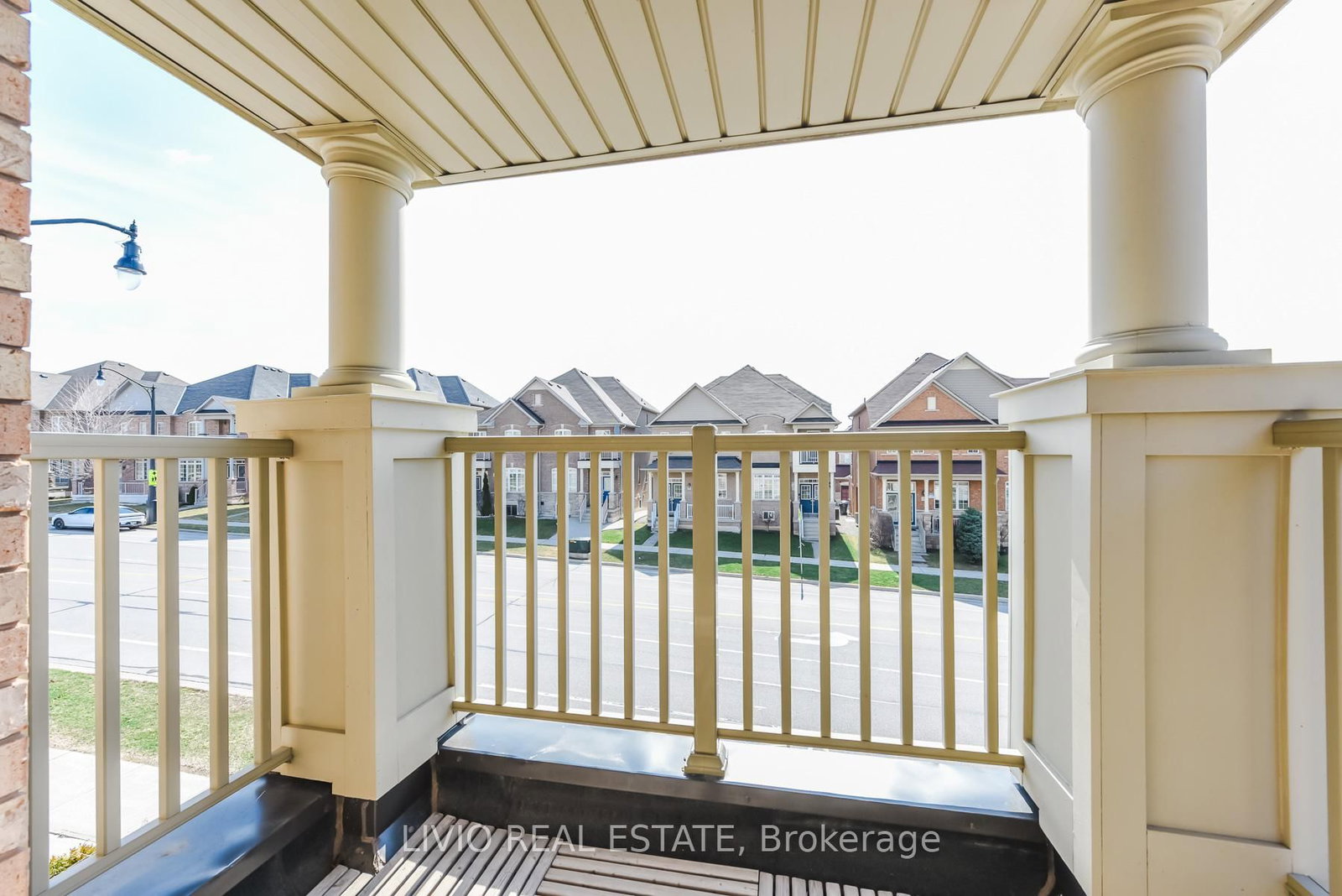 Semi-Detached House for sale at 48 Bonnie Braes Drive, Brampton, Ontario, L6Y 0Y5 - Credit Valley - MLS: W12987036