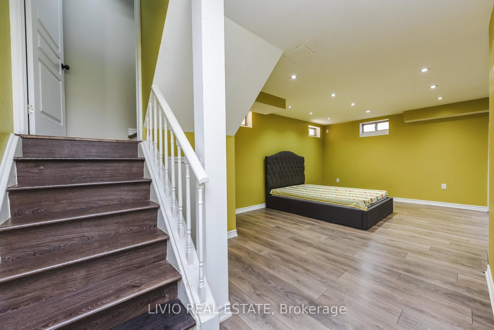 Semi-Detached House for sale at 48 Bonnie Braes Drive, Brampton, Ontario, L6Y 0Y5 - Credit Valley - MLS: W12987036