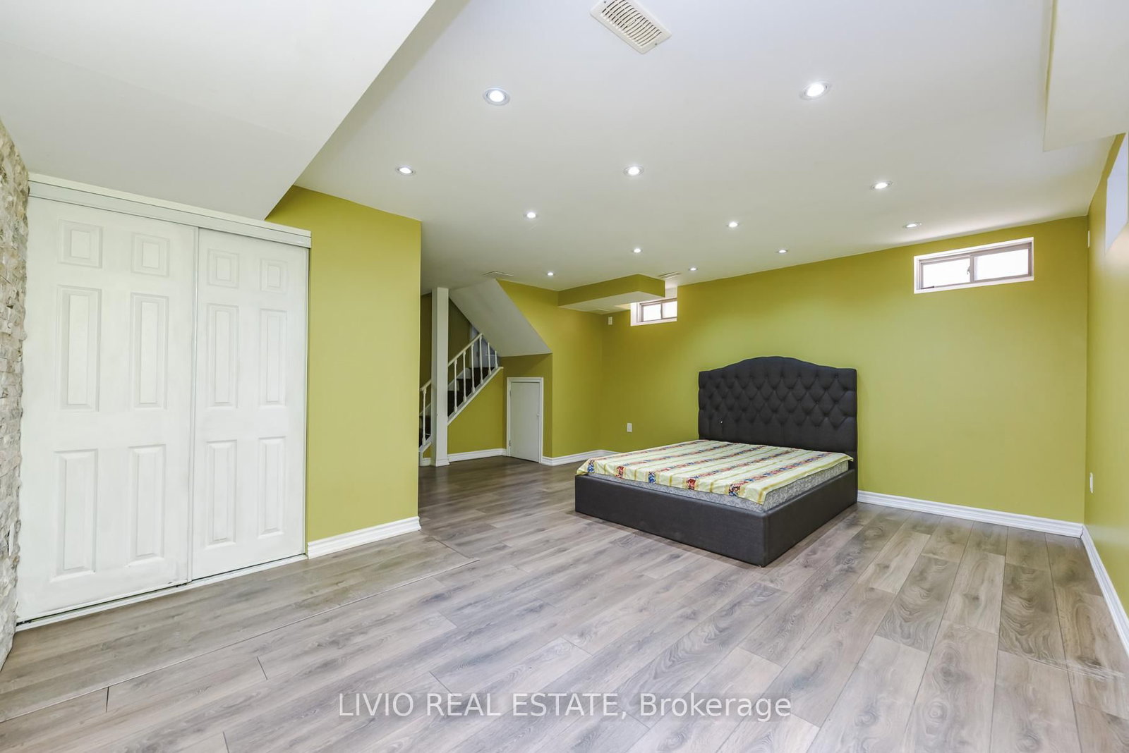 Semi-Detached House for sale at 48 Bonnie Braes Drive, Brampton, Ontario, L6Y 0Y5 - Credit Valley - MLS: W12987036