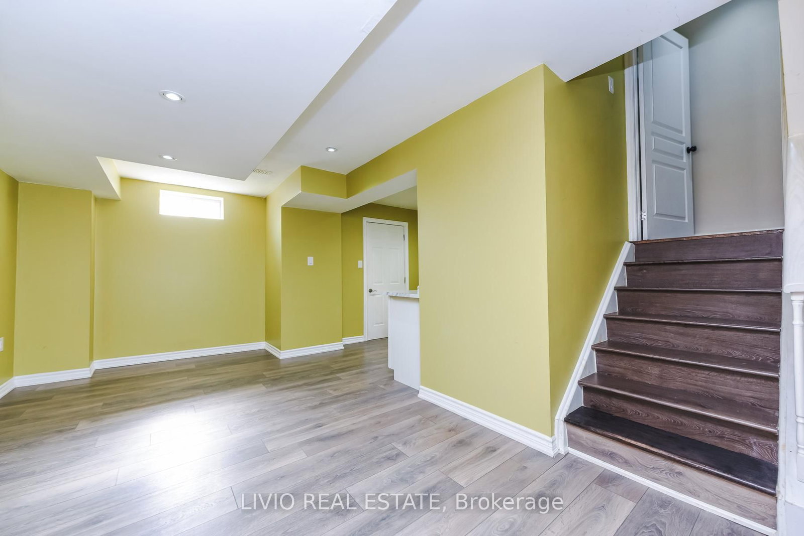 Semi-Detached House for sale at 48 Bonnie Braes Drive, Brampton, Ontario, L6Y 0Y5 - Credit Valley - MLS: W12987036