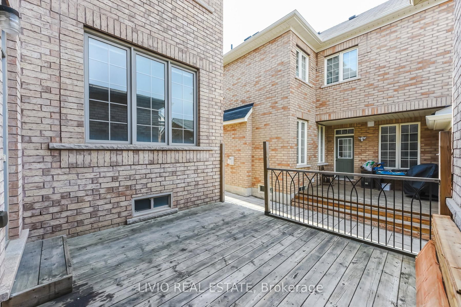 Semi-Detached House for sale at 48 Bonnie Braes Drive, Brampton, Ontario, L6Y 0Y5 - Credit Valley - MLS: W12987036