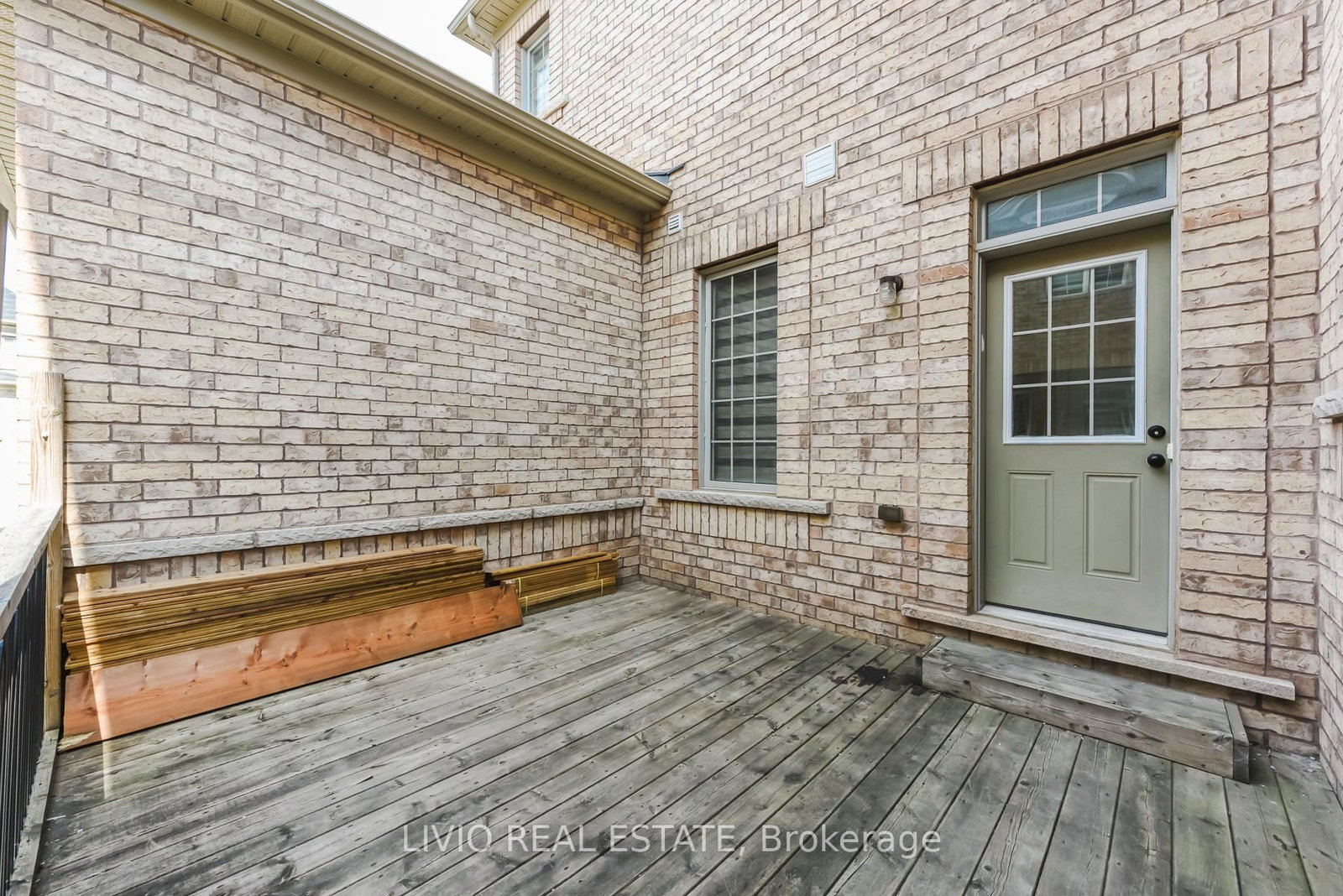 Semi-Detached House for sale at 48 Bonnie Braes Drive, Brampton, Ontario, L6Y 0Y5 - Credit Valley - MLS: W12987036