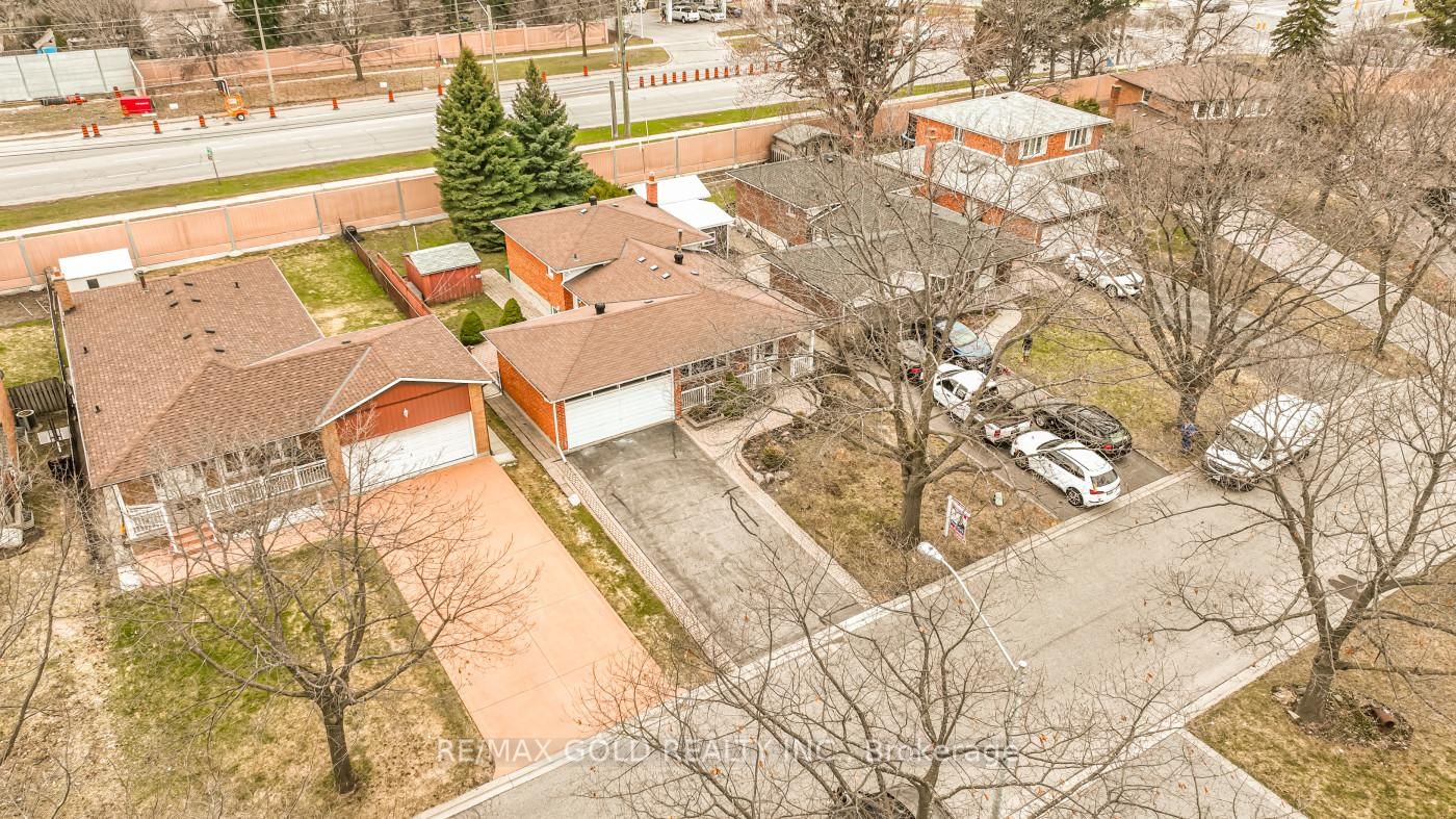 Detached House for sale at 48 Malcolm Crescent, Brampton, Ontario, L6S 3C8 - Central Park - MLS: W12987078