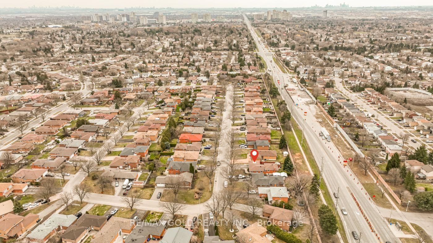 Detached House for sale at 48 Malcolm Crescent, Brampton, Ontario, L6S 3C8 - Central Park - MLS: W12987078