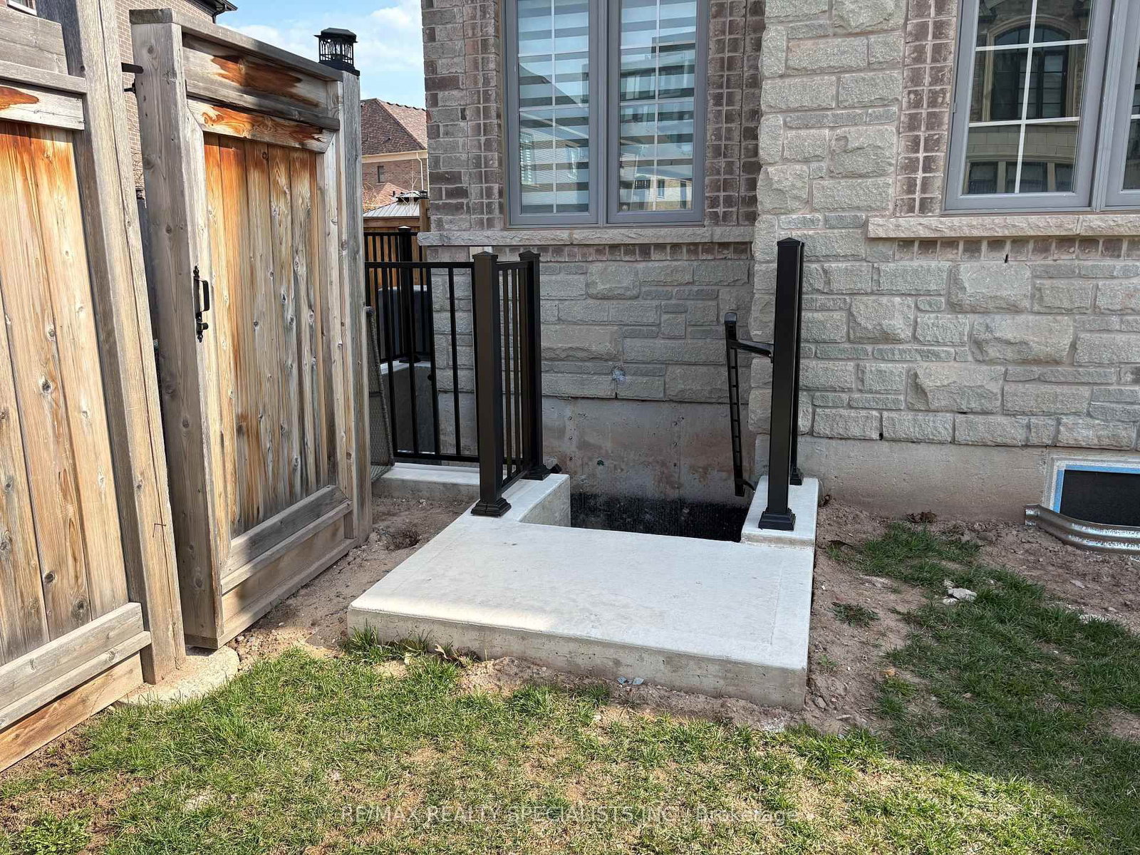 1351 Queens Plate Road