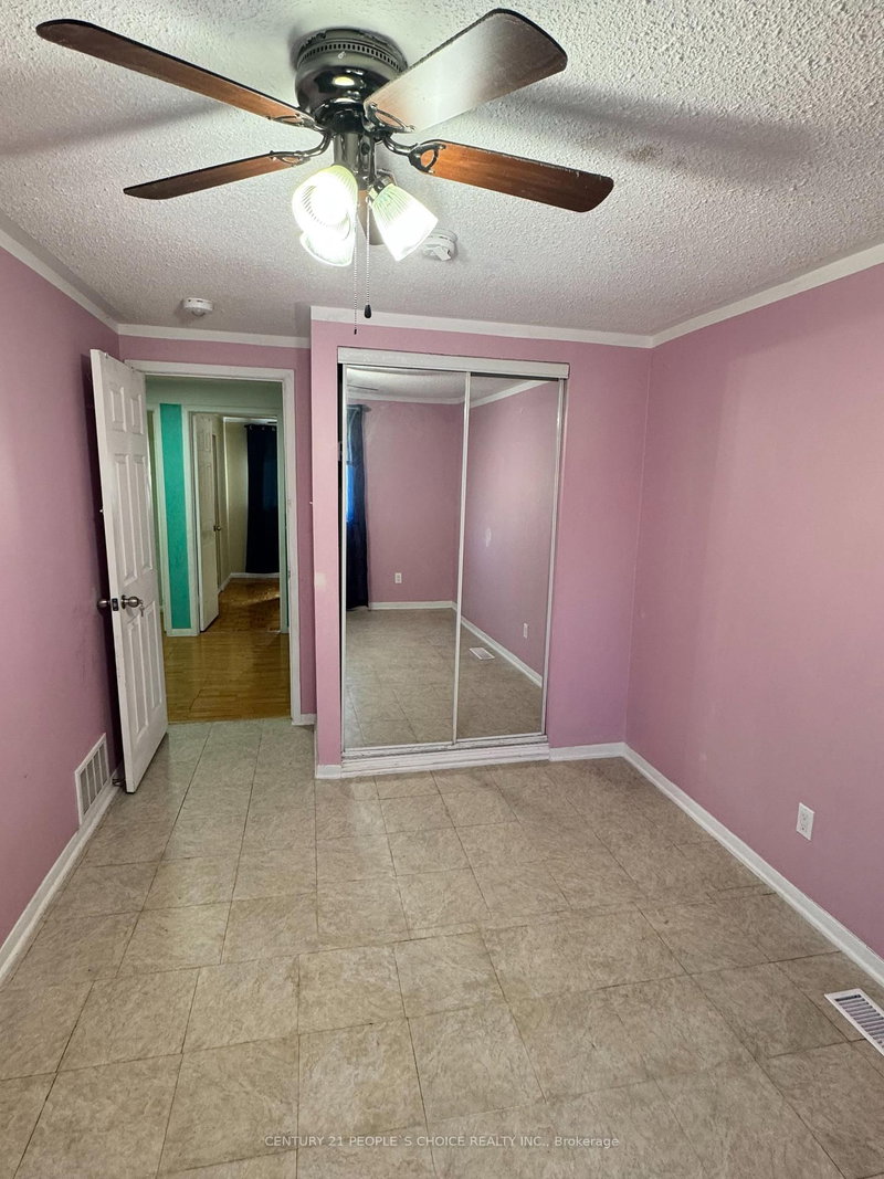 7610 Anaka Dr, Mississauga, L4T 3H7 | Image 2