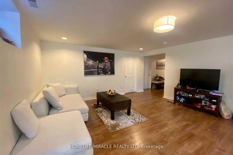 18 Shadowbrook Dr, Toronto, M9B 5K9 | Image 2