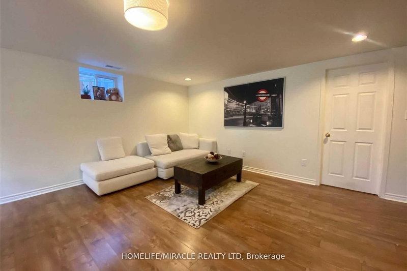 18 Shadowbrook Dr, Toronto, M9B 5K9 | Image 3