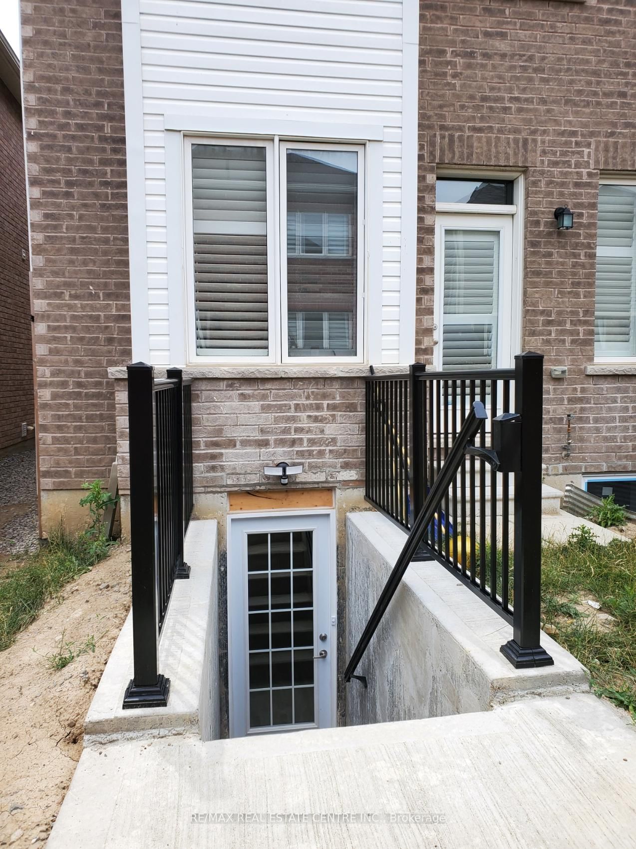 379 Trudeau Drive - Photo 2