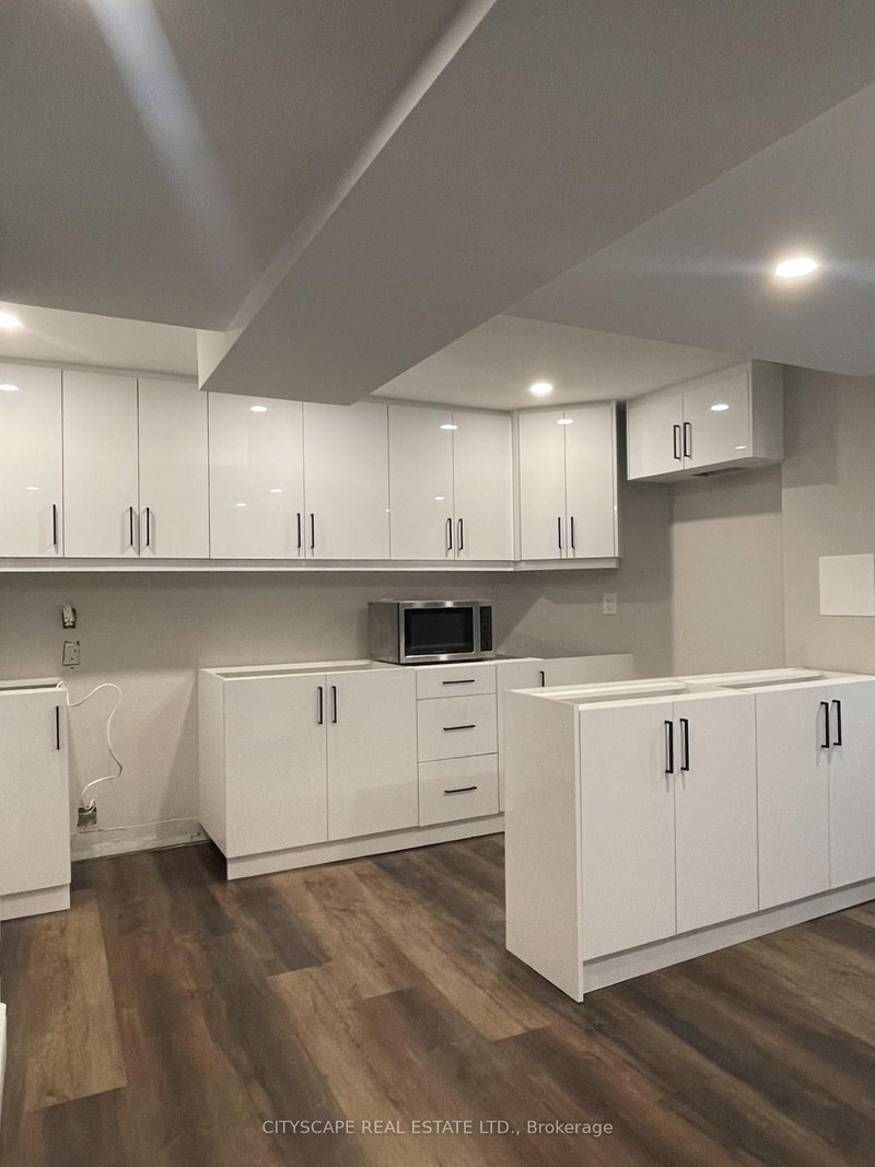 1499 Hollywell Ave, Mississauga, L5N 4P2 | Image 2