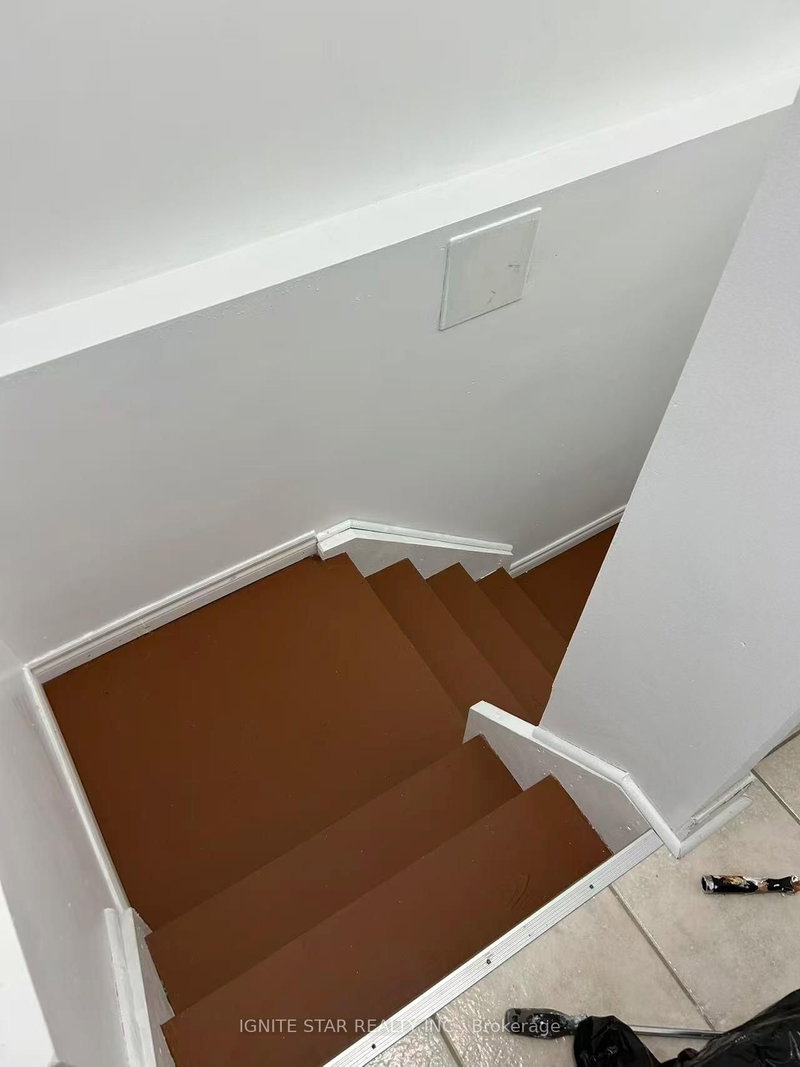 3405 Colonial Dr S, Mississauga, L5L 5B9 | Image 2