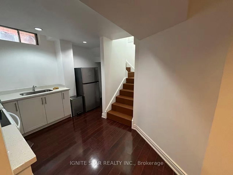 3405 Colonial Dr S, Mississauga, L5L 5B9 | Image 3