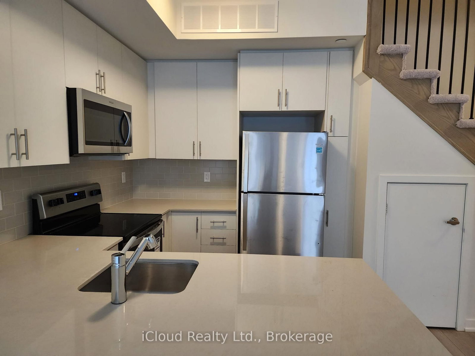 3415 Ridgeway Drive, Unit 14 - Photo 2