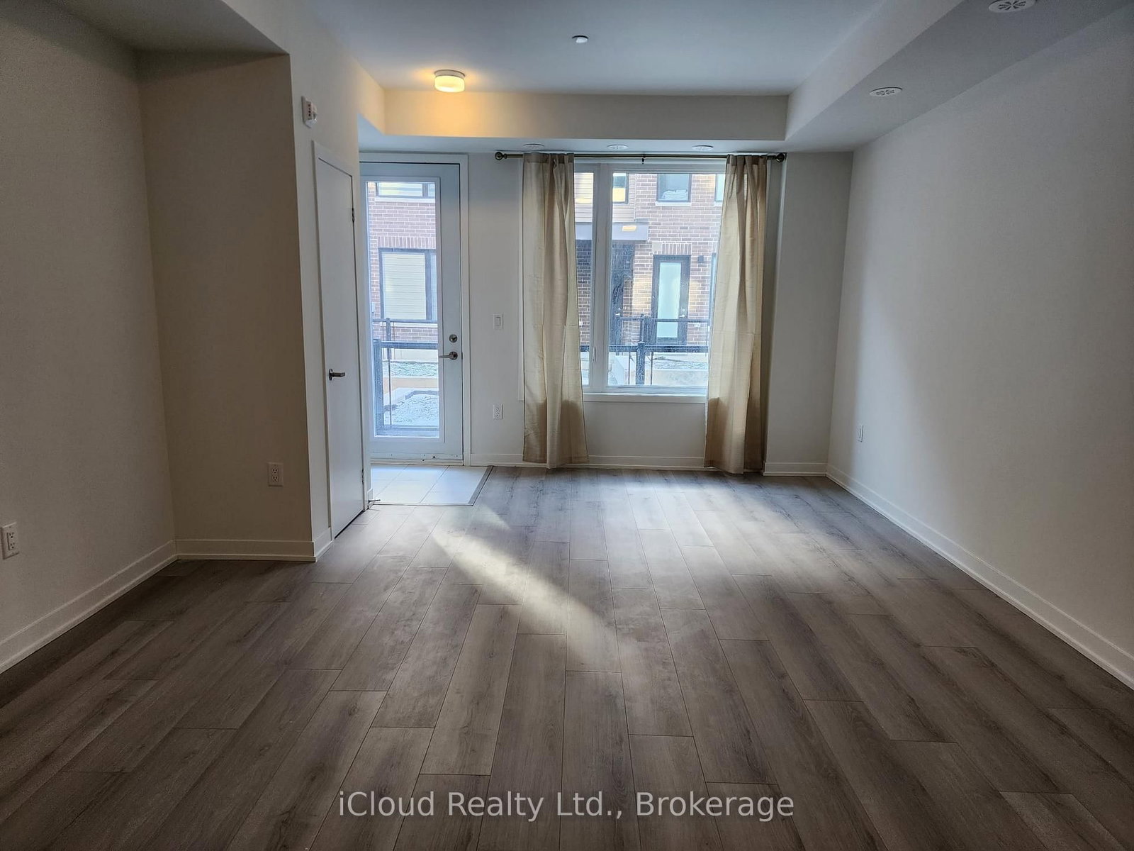 3415 Ridgeway Drive, Unit 14 - Photo 4