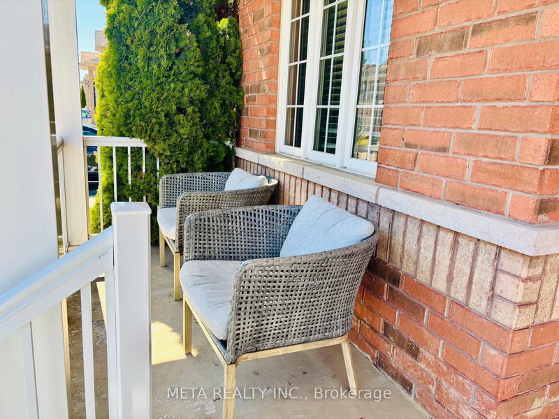 102 Begonia Cres, Brampton, L7A 0M7 | Image 3