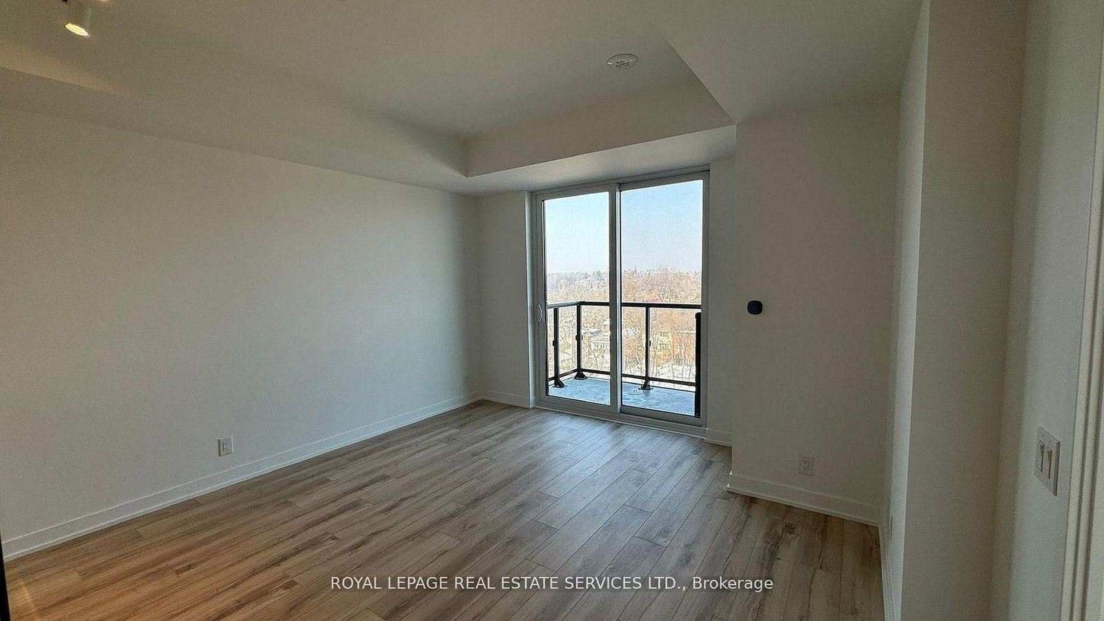 1660 Bloor Street W, Unit 401 - Photo 3