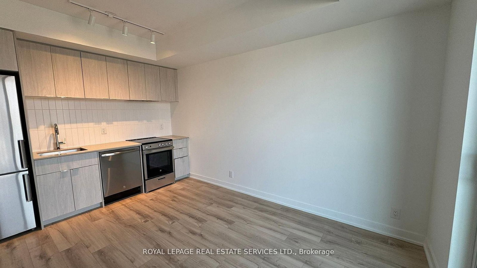 1660 Bloor Street W, Unit 401 - Photo 7