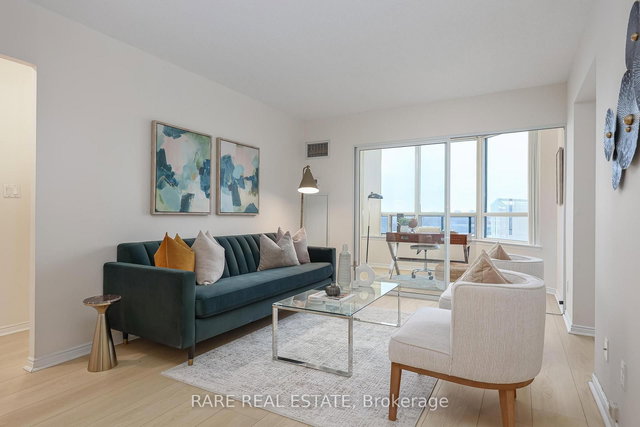 812 - 135 Hillcrest Avenue